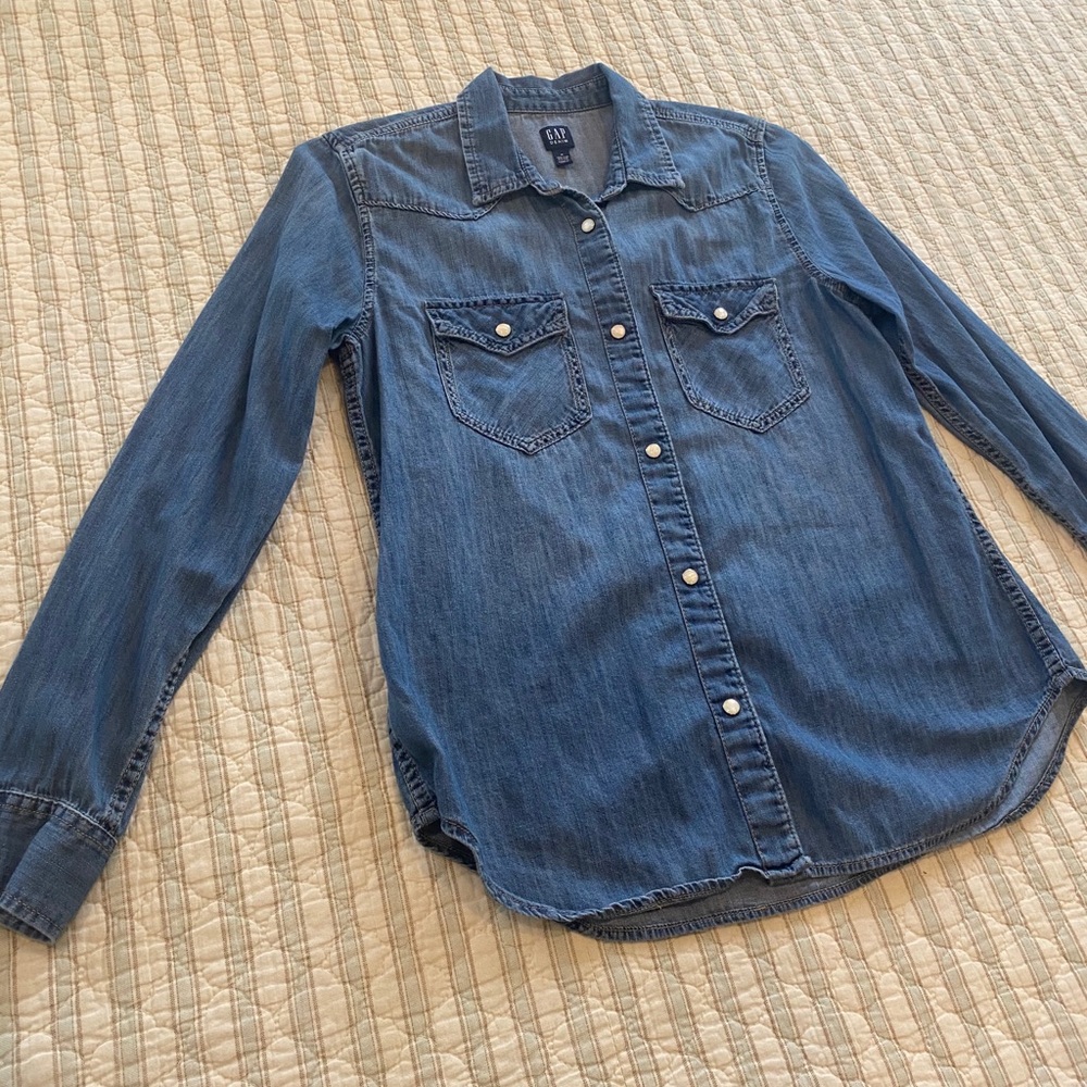 Gap denim pearl snap shirt